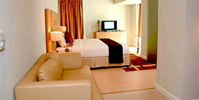 The Tivoli Hotel Bangkok Buitenkant foto
